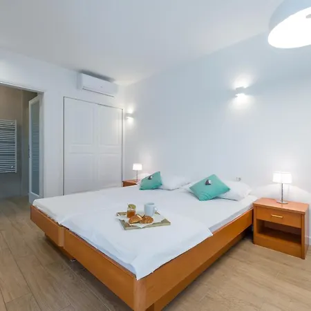 Nisha Hotel Sudurad