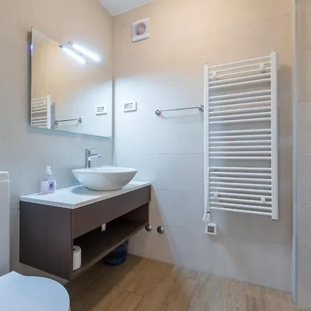 Nisha Hotel