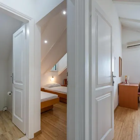 Nisha Hotel Sudurad