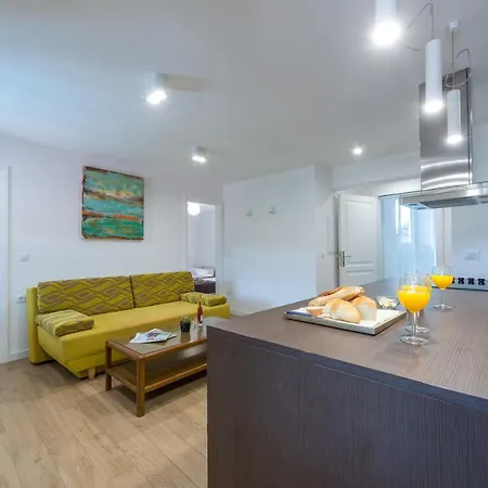 Hotel Nisha Sudurad