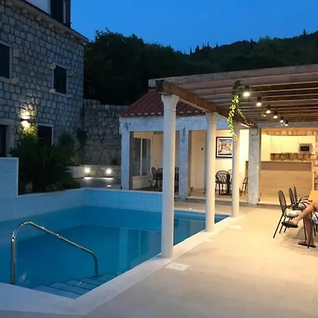 Nisha Hotel Sudurad