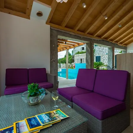 Nisha Hotel Sudurad