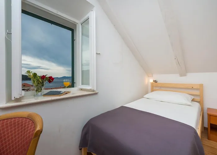 Nisha Szálloda Suđurađ