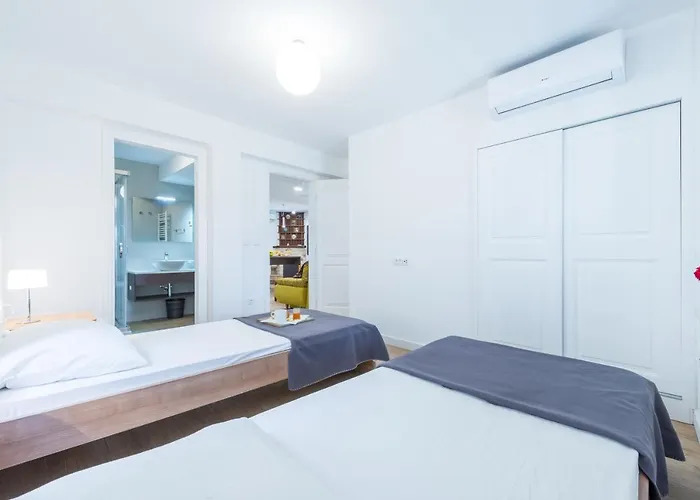 Nisha Hotel