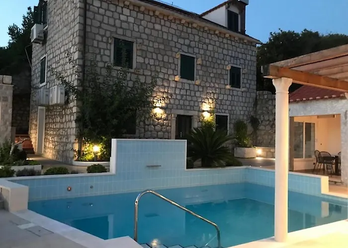 Nisha Hotel Sudurad